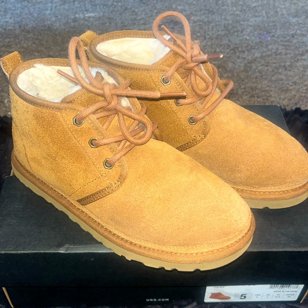 UGG Neumel Chestnut Size 5 Men/ 7 Women